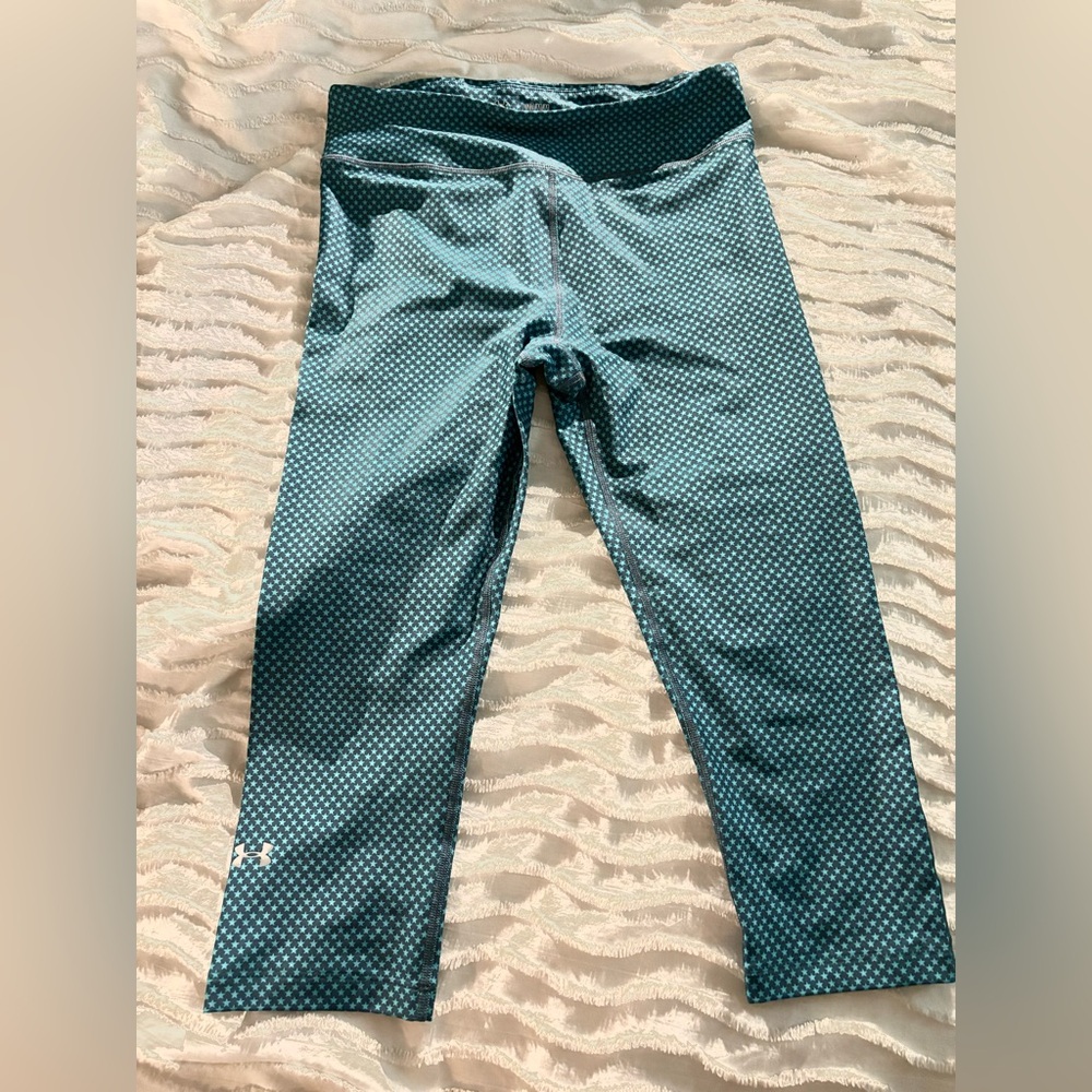 Under Armour heat gear compression leggings size Medium.